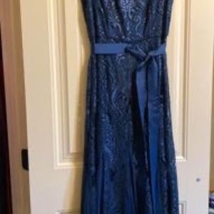 Adrianna Papell Special Occasion Sequin and Tulle Formal Gown